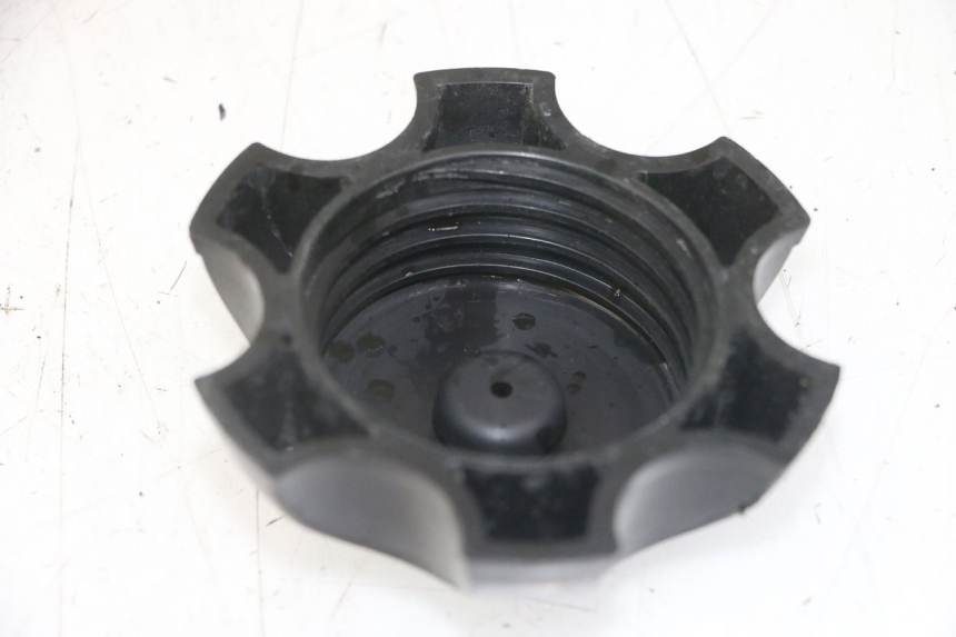 photo de TAPA DE DEPÓSITO DE COMBUSTIBLE APOLLO RXF 125 - Detalle de la pieza