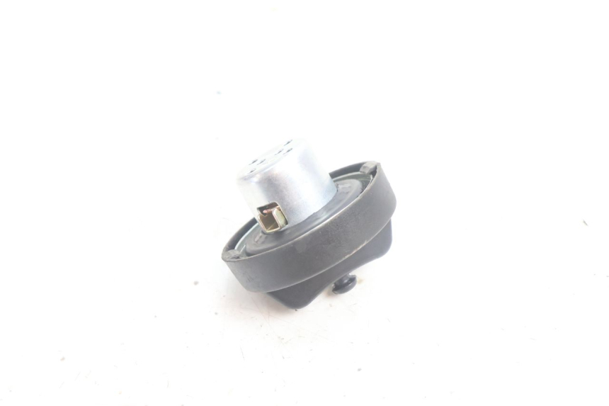 photo de TAPON DEPOSITO FUEL JM MOTORS SANTANA EVO 50 (2024 - 2026) - Otra perspectiva