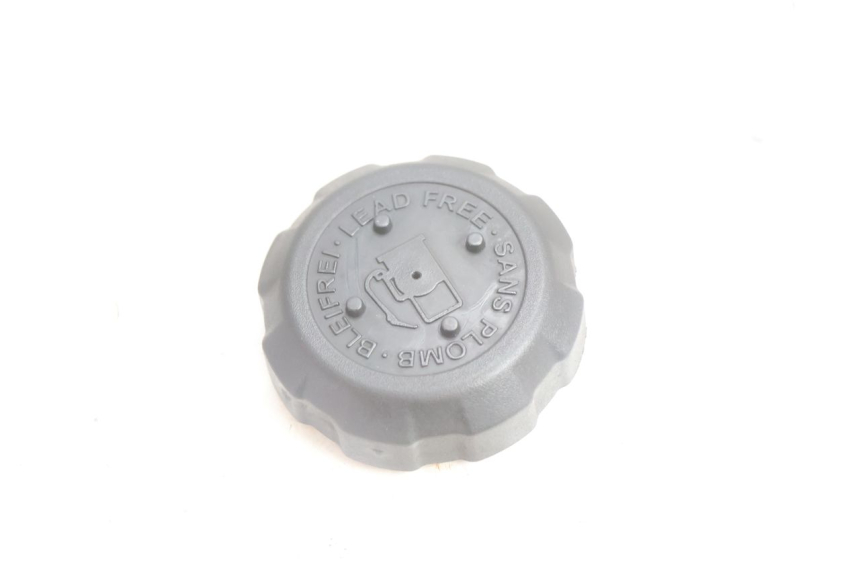 photo de TAPA DEPÓSITO DE COMBUSTIBLE PEUGEOT SATELIS 125 (2006 - 2009) - Detalle de la pieza