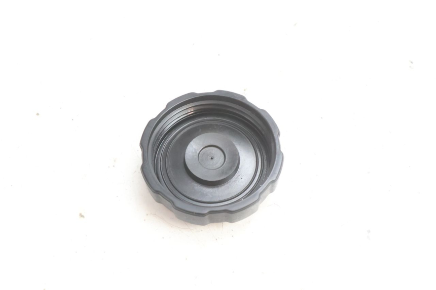 photo de TAPA DEPÓSITO DE COMBUSTIBLE PEUGEOT SATELIS 125 (2006 - 2009) - Zoom estado de uso