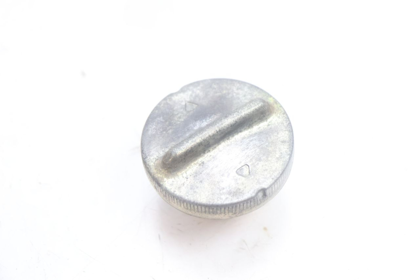 photo de TAPA DE DEPÓSITO DE COMBUSTIBLE HONDA SCV LEAD 100 (2003 - 2007) - Detalle de la pieza