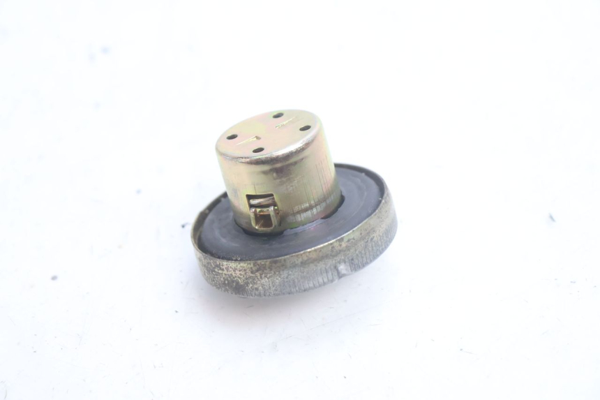 photo de TAPA DE DEPÓSITO DE COMBUSTIBLE HONDA SCV LEAD 100 (2003 - 2007) - Otra perspectiva
