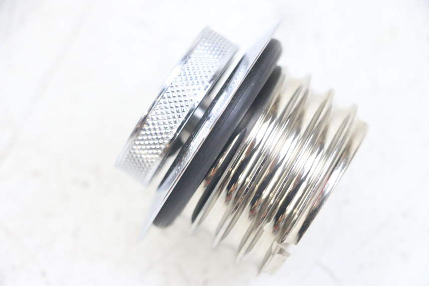 photo de TAPA DE DEPÓSITO DE COMBUSTIBLE HARLEY DAVIDSON SPORTSTER XL CUSTOM 1200 (2003 - 2004) - Otra perspectiva