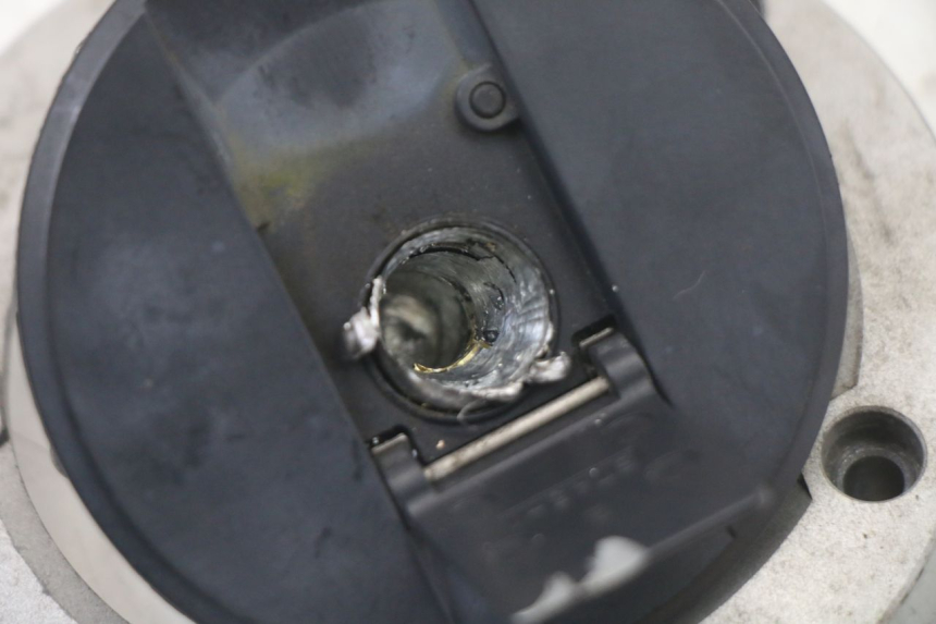 photo de TAPON DEPOSITO FUEL SUZUKI GSX F GSXF 650 (2007 - 2015) - Zoom estado de uso