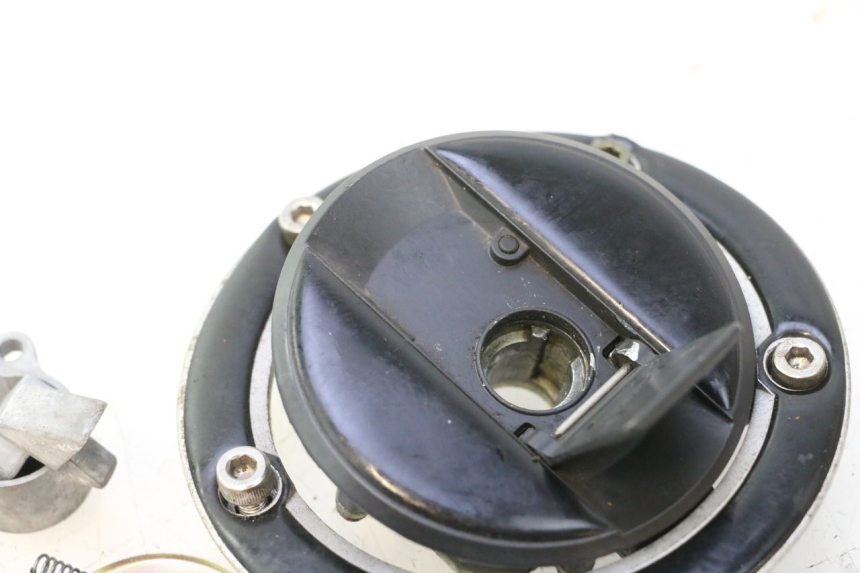 photo de TAPON DEPOSITO FUEL SUZUKI SV S 650 (2003 - 2009) - Detalle de la pieza