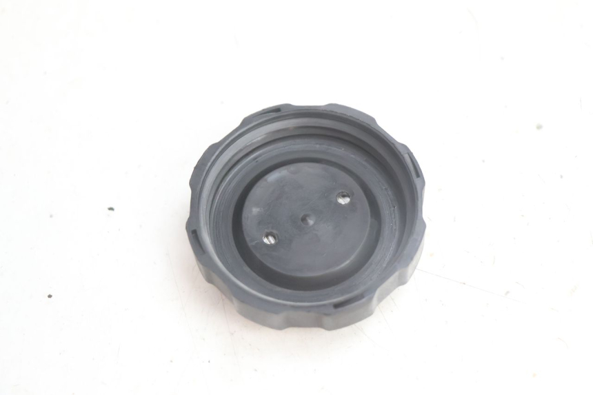 photo de TAPON DEPOSITO FUEL PEUGEOT TREKKER 50 (1995 - 2004) - Otra perspectiva