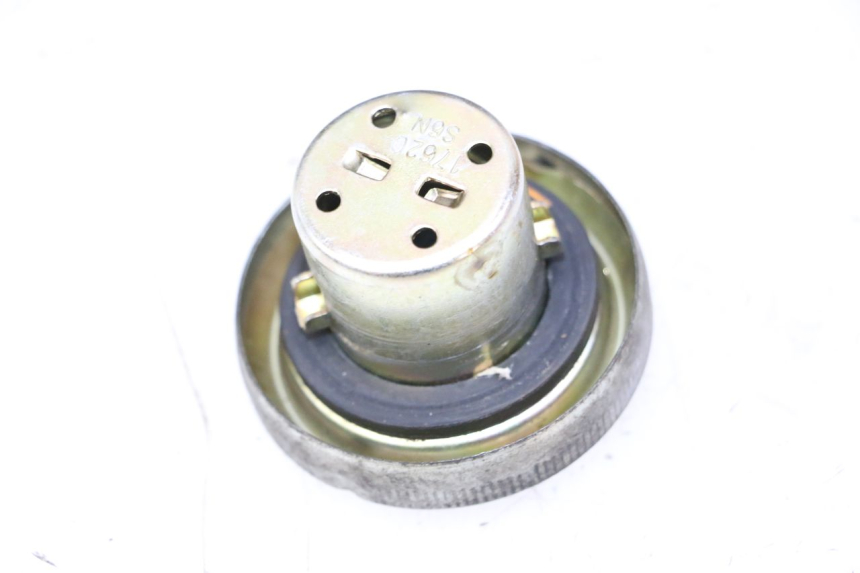 photo de TAPON DEPOSITO FUEL PEUGEOT TWEET PRO CARGO 50 (2018 - 2022) - Zoom estado de uso