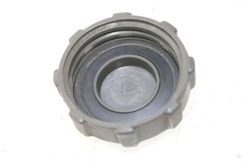 photo de TAPA DEPÓSITO DE COMBUSTIBLE PIAGGIO VESPA LX 2T 50 (2005 - 2013) - Detalle de la pieza