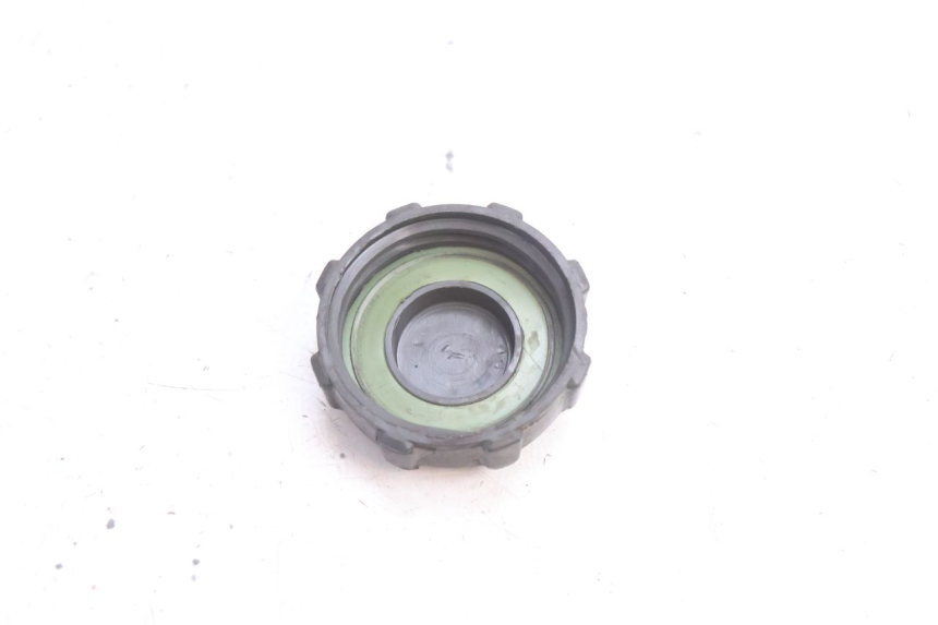 photo de TAPA DEPÓSITO DE COMBUSTIBLE PIAGGIO VESPA PRIMAVERA 2T 50 (2013 - 2018) - Zoom estado de uso