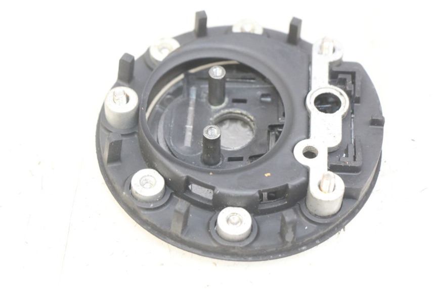 photo de TAPA DEPÓSITO DE COMBUSTIBLE SYM WOLF SB 125 (2011 - 2018) - Detalle de la pieza