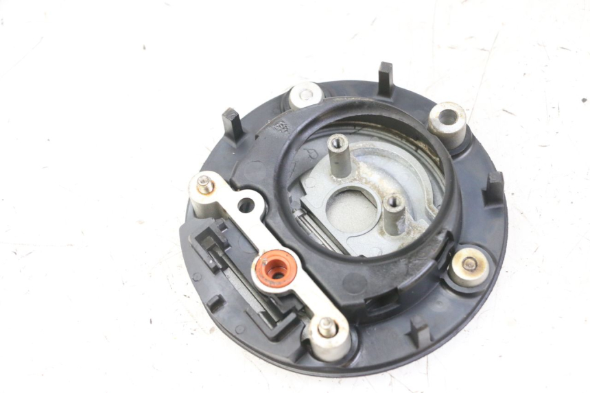 photo de TAPON DEPOSITO FUEL YAMAHA XJ6 ABS 600 (2008 - 2016) - Primer plano técnico