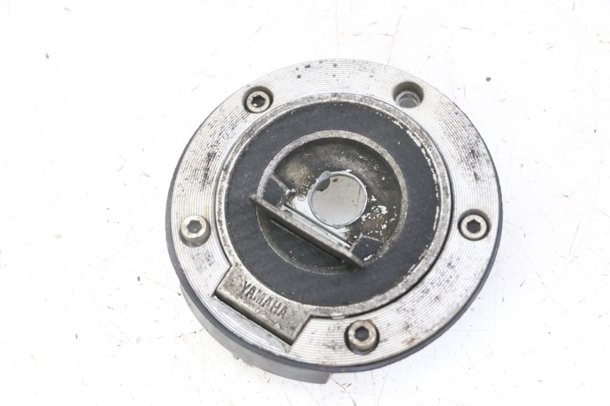 photo de TAPON DEPOSITO FUEL YAMAHA XJ6 ABS 600 (2008 - 2016) - Detalles de los puntos de fijación