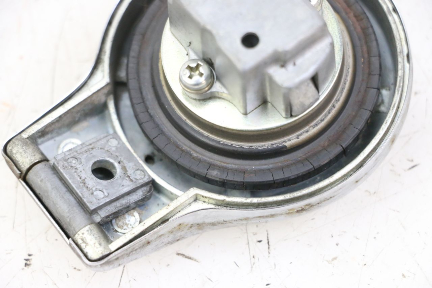 photo de TAPON DEPOSITO FUEL YAMAHA SR 125 (1982 - 2003) - Primer plano técnico