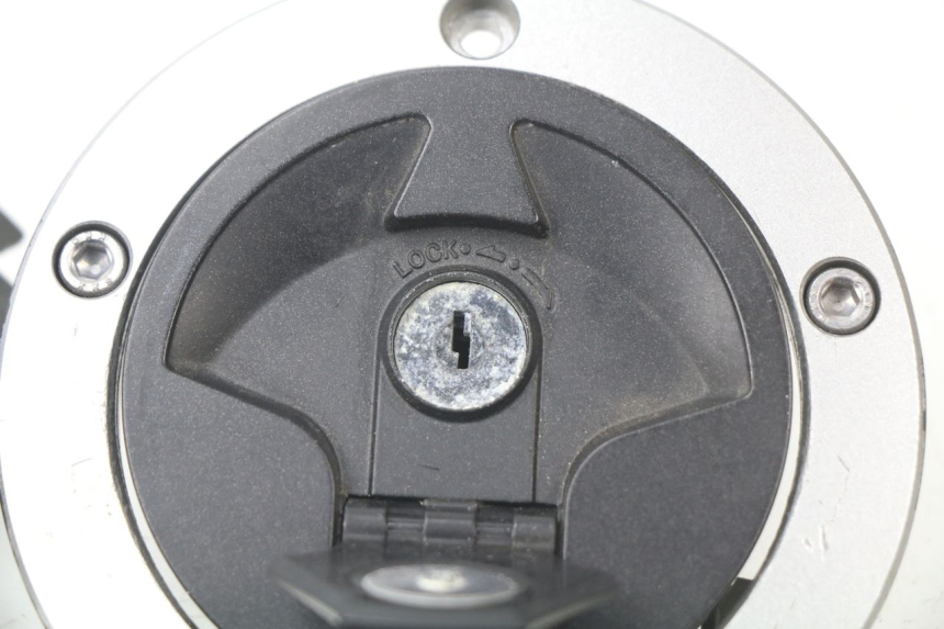 photo de TAPON DEPOSITO FUEL KAWASAKI Z ABS 750 (2007 - 2013) - Otra vista del artículo