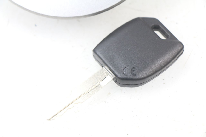 photo de TAPON DEPOSITO FUEL KAWASAKI Z ABS 750 (2007 - 2013) - Estado de la superficie y material