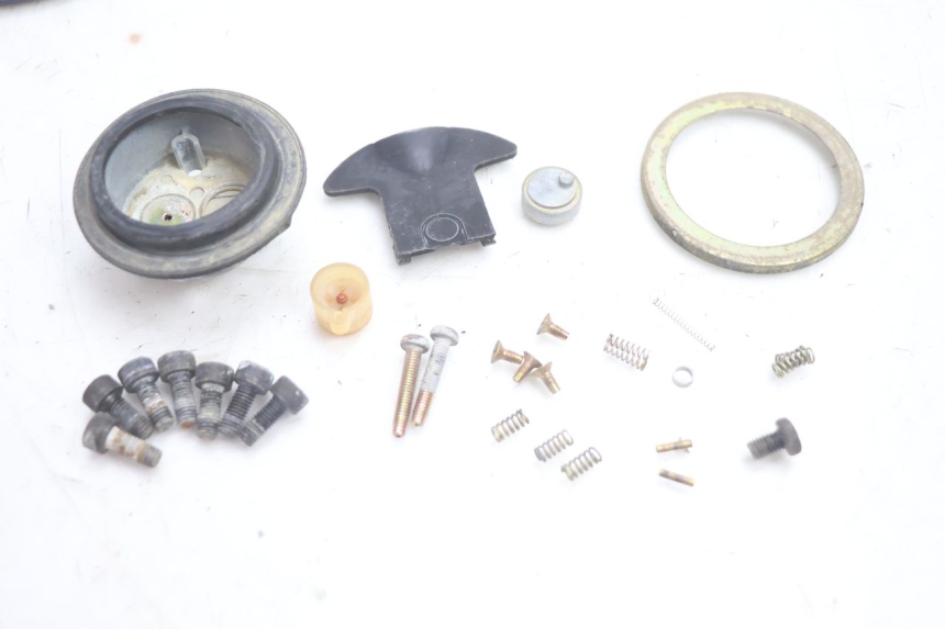 photo de TAPON DEPOSITO FUEL KAWASAKI ZX-6R ZX6R 600 (1995 - 1997) - Primer plano técnico
