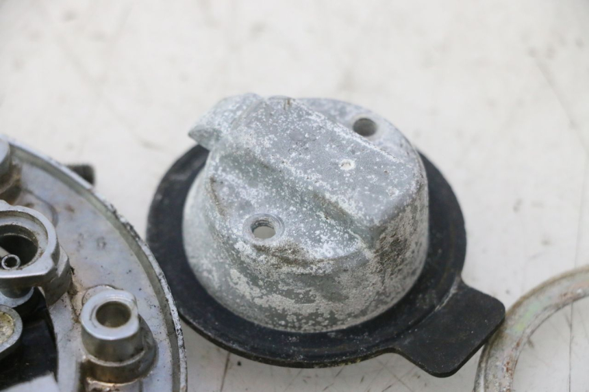 photo de TAPON DEPOSITO FUEL KAWASAKI ZZR 600 (1995 - 2004) - Estado de la superficie y material