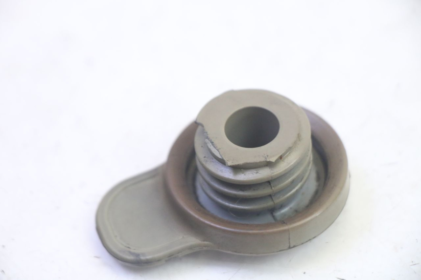 photo de TAPA DEPÓSITO DE ACEITE MBK BOOSTER SPIRIT 50 (2004 - 2017) - Zoom estado de uso