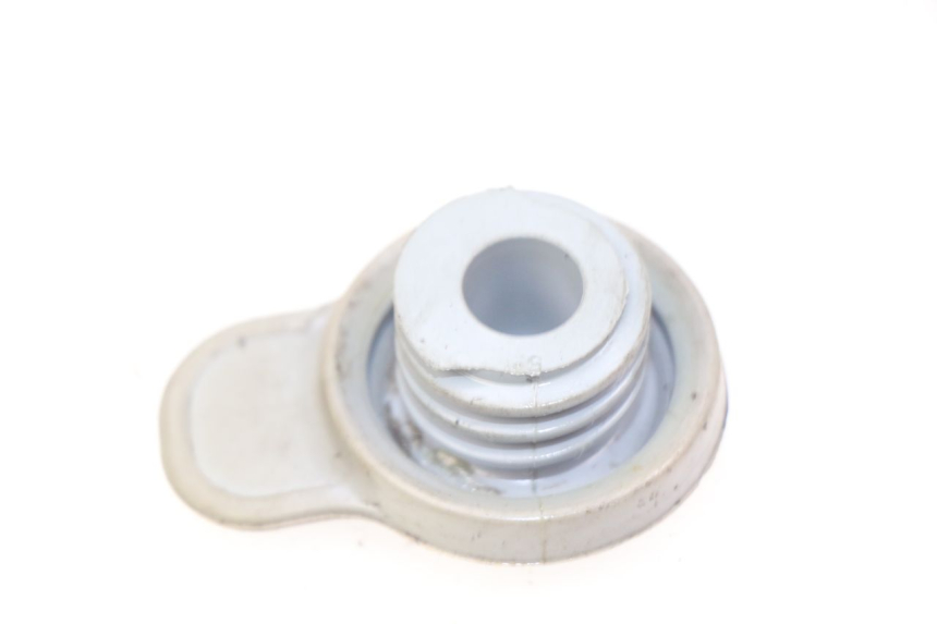 photo de TAPA DEPÓSITO DE ACEITE MBK BOOSTER SPIRIT NAKED 50 (2004 - 2017) - Detalle de la pieza