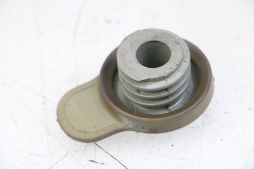 photo de TAPA DEPÓSITO DE ACEITE MBK BOOSTER SPIRIT NAKED 50 (2004 - 2017) - Detalle de la pieza