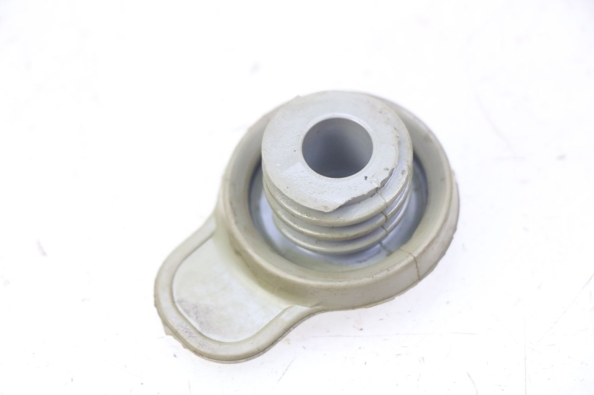 photo de TAPA DEPÓSITO DE ACEITE YAMAHA BW'S NAKED 50 (2008 - 2019) - Detalle de la pieza