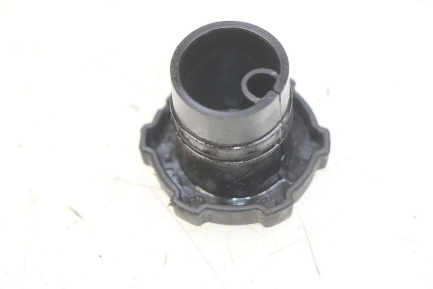 photo de TAPA DEPÓSITO DE ACEITE PIAGGIO FLY 2T 50 (2004 - 2017) - Zoom estado de uso