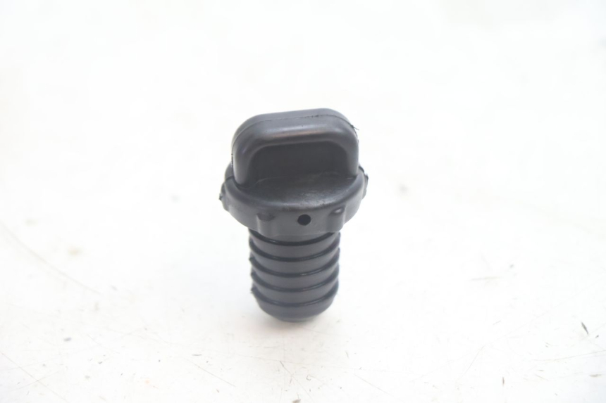 photo de TAPA DEPÓSITO DE ACEITE PEUGEOT KISBEE 2T 50 (2010 - 2017) - Zoom estado de uso
