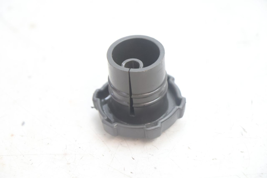 photo de TAPON DEPOSITO ACEITE PIAGGIO LIBERTY 50 (1998 - 2003) - Otra perspectiva