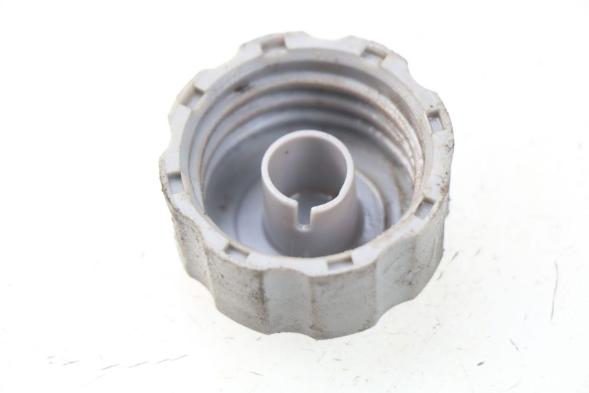 photo de TAPON DEPOSITO ACEITE HONDA SJ BALI 50 (1996 - 1999) - Detalle de la pieza