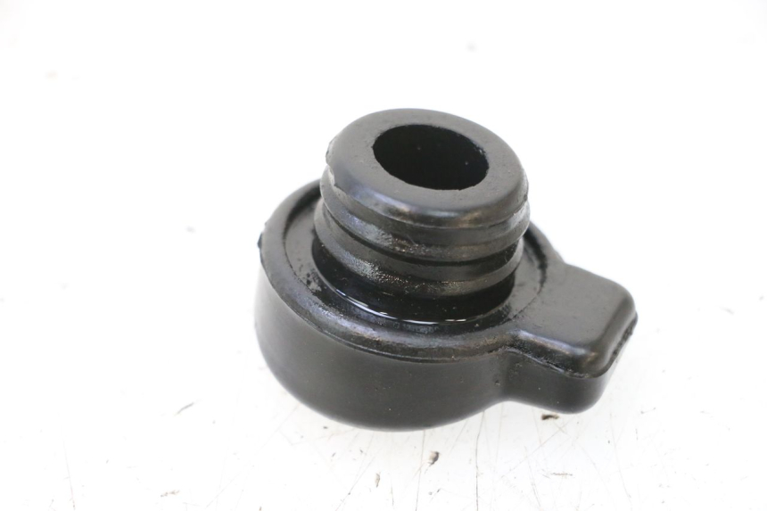 photo de TAPON DEPOSITO ACEITE APRILIA SR MOTARD 50 (2012 - 2018) - Zoom estado de uso
