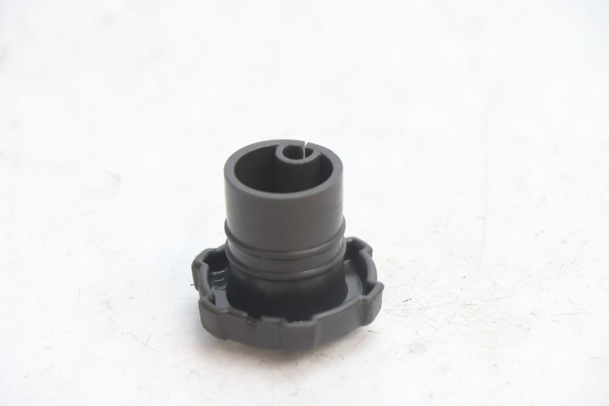 photo de TAPON DEPOSITO ACEITE PIAGGIO TYPHOON 50 (2000 - 2009) - Otra perspectiva
