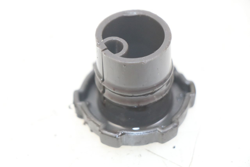 photo de TAPA DEPÓSITO DE ACEITE PIAGGIO VESPA PRIMAVERA 2T 50 (2013 - 2018) - Zoom estado de uso