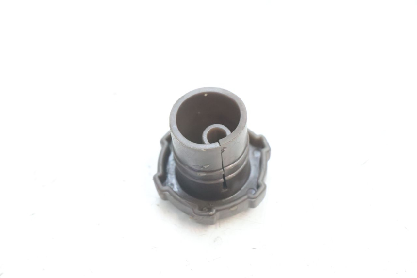 photo de TAPA DEPÓSITO DE ACEITE PIAGGIO VESPA PRIMAVERA 2T 50 (2013 - 2018) - Otra perspectiva