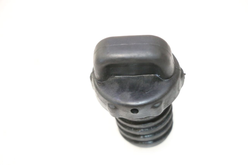 photo de TAPA DEPÓSITO DE ACEITE PEUGEOT VIVACITY NEW 2T 50 (2008 - 2017) - Zoom estado de uso
