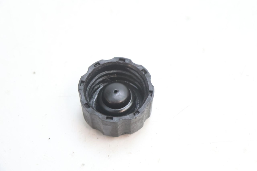 photo de TAPA DEPÓSITO DE ACEITE PEUGEOT VIVACITY 50 (1998 - 2003) - Zoom estado de uso
