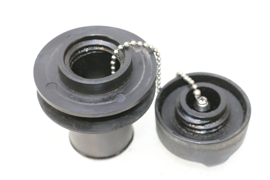 photo de TAPON DEPOSITO ACEITE YAMAHA WAVE RUNNER GP R 1200 (2000 - 2003) - Vista principal