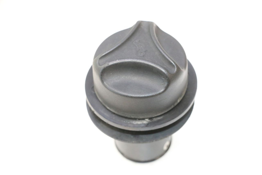 photo de TAPON DEPOSITO ACEITE YAMAHA WAVE RUNNER GP R 1200 (2000 - 2003) - Zoom estado de uso