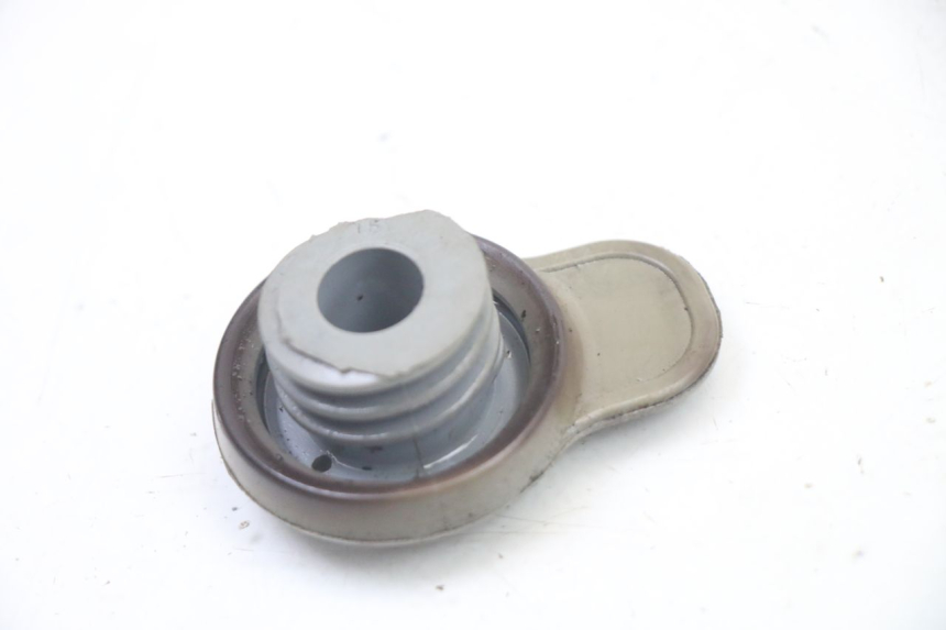 photo de TAPON DEPOSITO ACEITE YAMAHA TZR 50 (2008 - 2016) - Zoom estado de uso