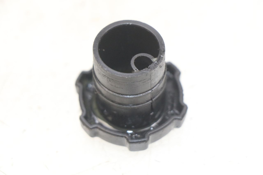 photo de TAPA DEPÓSITO ACEITE PIAGGIO ZIP 2T 50 (2009 - 2019) - Zoom estado de uso