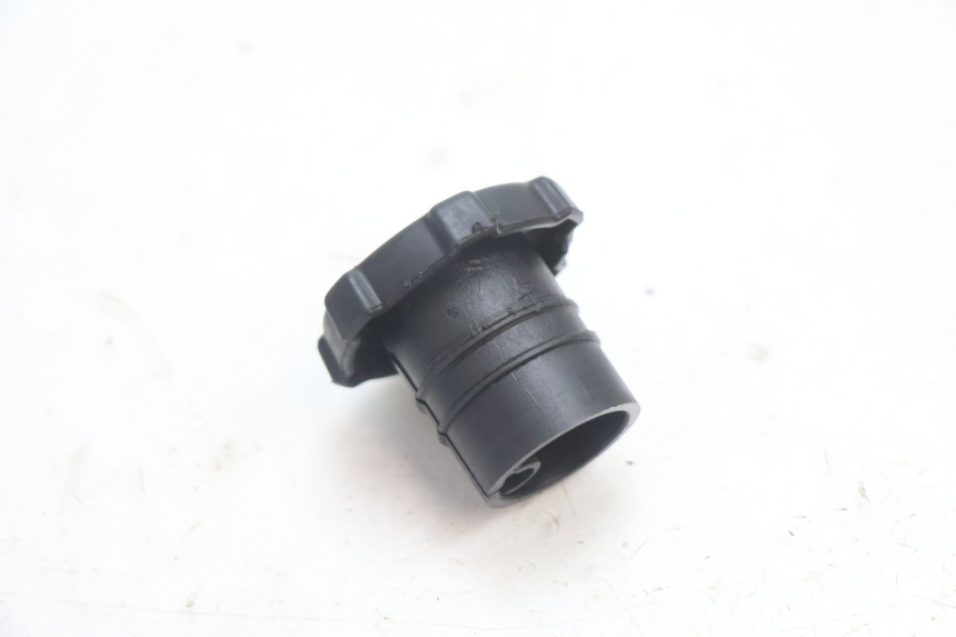 photo de TAPA DEPÓSITO ACEITE PIAGGIO ZIP 2T 50 (2009 - 2019) - Detalle de la pieza