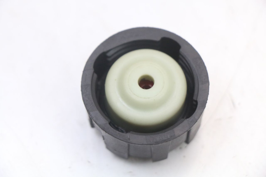 photo de TAPA DE EXPANSIÓN DEL DEPÓSITO GILERA DNA 50 (2000 - 2007) - Zoom estado de uso