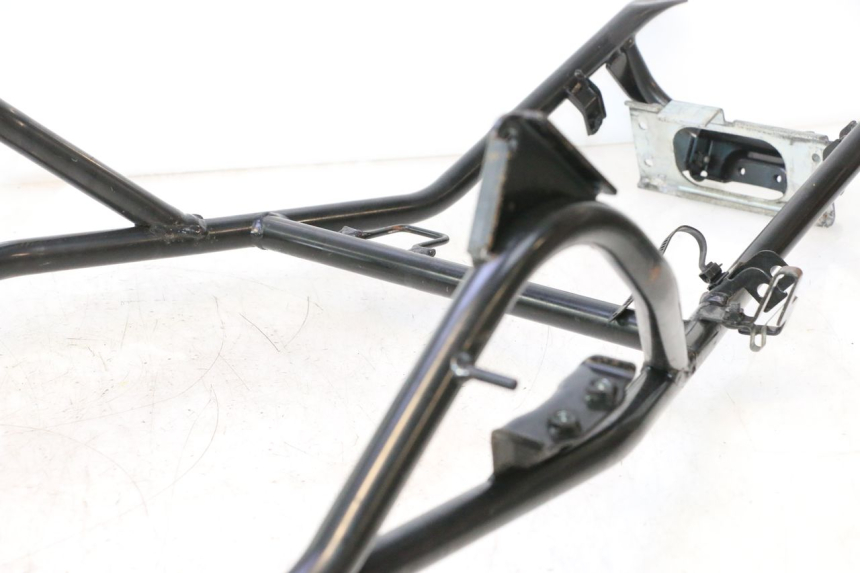 photo de SUBCHASIS TRASERO SUZUKI BURGMAN EXECUTIVE ABS 650 (2006 - 2012) - Otra perspectiva