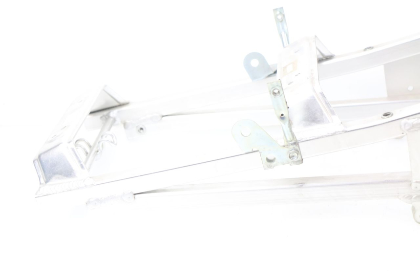 photo de SUBCHASIS TRASERO HONDA CBR 919 RR FIREBLADE 900 (1998 - 1999) - Primer plano técnico