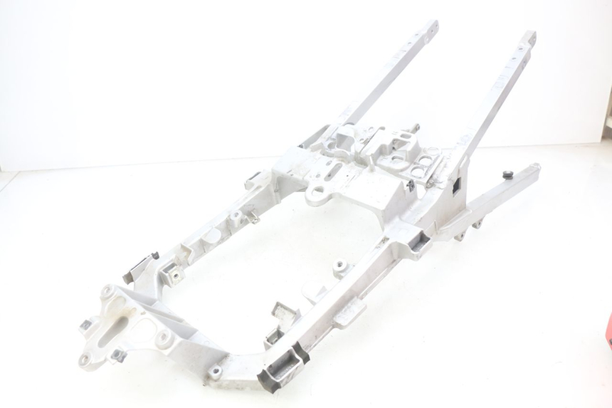 photo de SUBCHASIS TRASERO YAMAHA FJR ABS 1300 (2016 - 2020) - Primer plano técnico