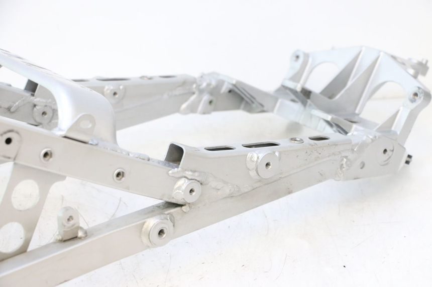 photo de SUBCHASIS TRASERO YAMAHA FJR 1300 (2001 - 2005) - Estado de la superficie y material