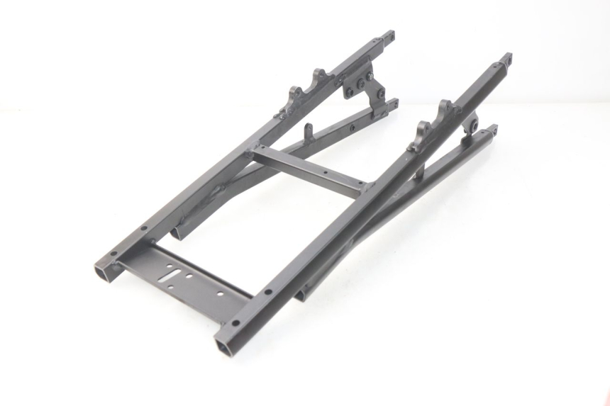 photo de SUBCHASIS TRASERO YAMAHA FZ8 800 (2010 - 2016) - Primer plano técnico