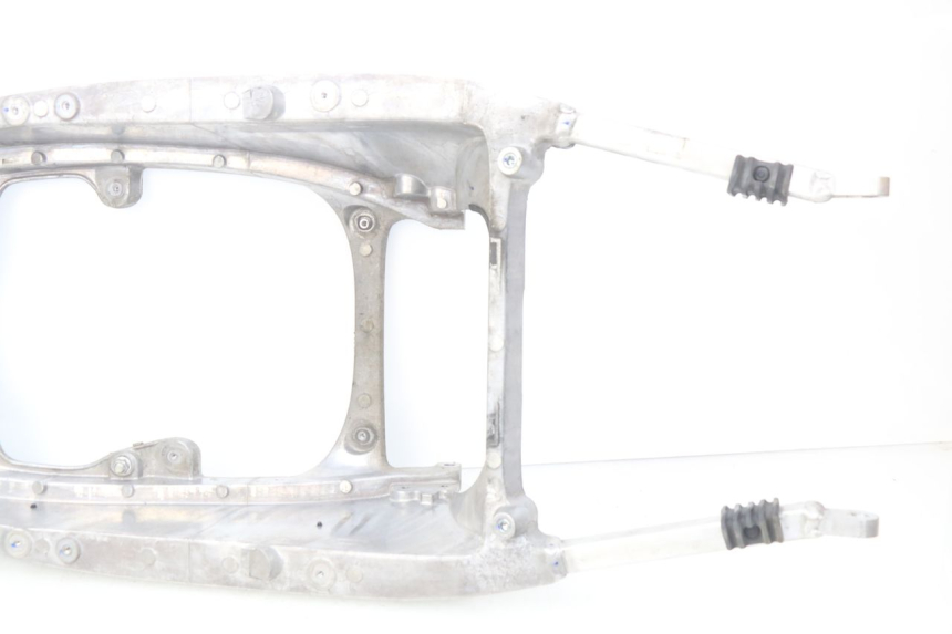 photo de SUBCHASIS TRASERO YAMAHA XP T-MAX TMAX ABS 530 (2012 - 2015) - Primer plano técnico