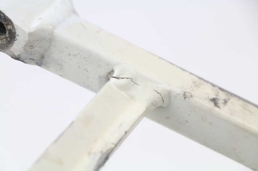 photo de SUBCHASIS TRASERO YAMAHA YZ 125 (1998 - 2005) - Primer plano técnico