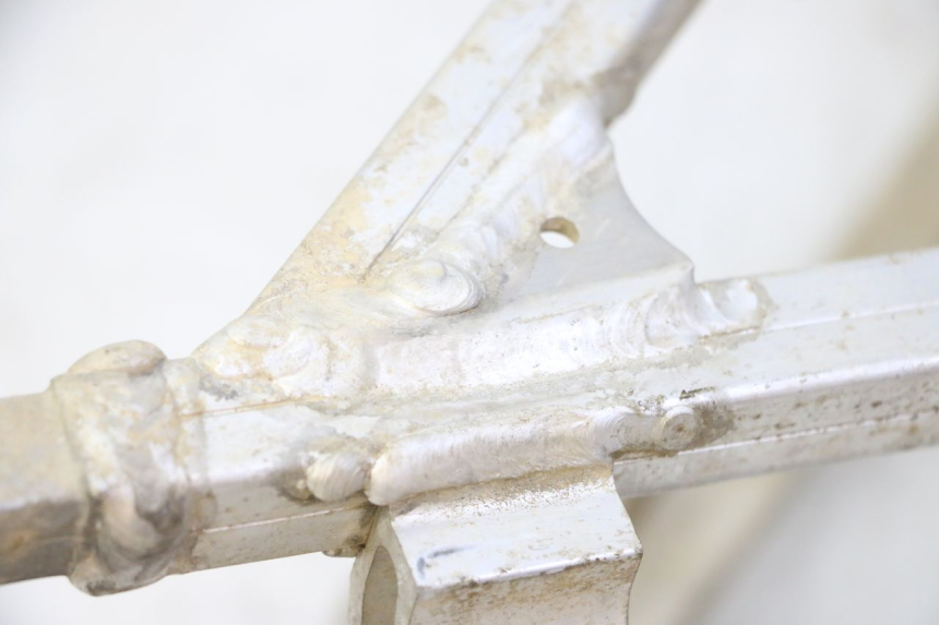 photo de SUBCHASIS TRASERO YAMAHA YZ 85 (2022 - 2025) - Estado de la superficie y material