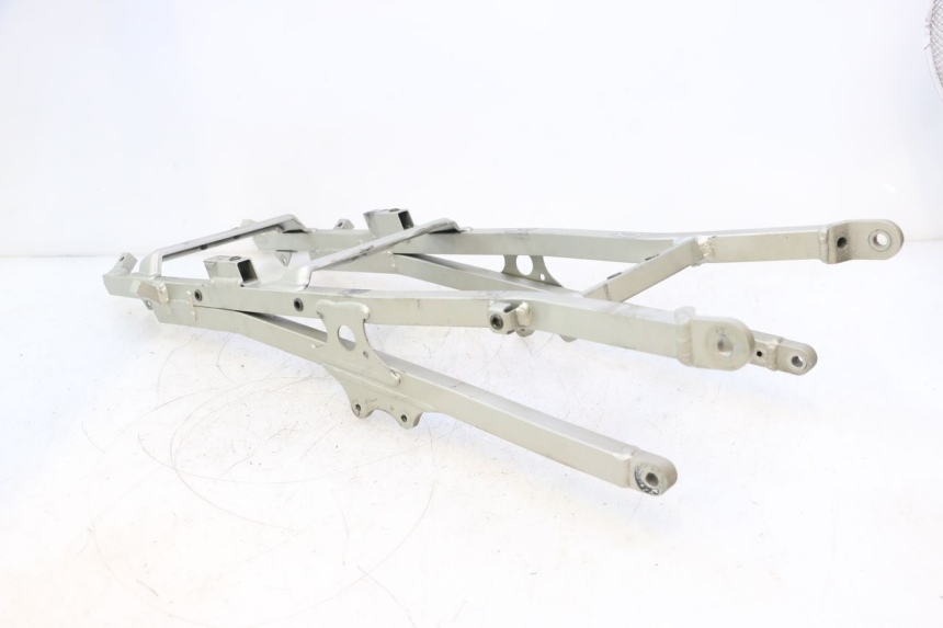 photo de SUBCHASIS TRASERO KAWASAKI ZX-6R ZX6R 600 (2000 - 2002) - Primer plano técnico